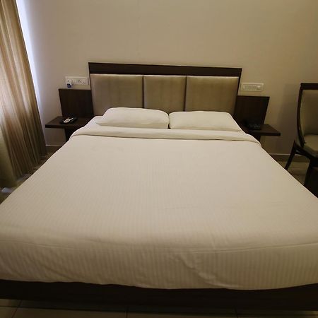 Vels Hotel Puducherry Exterior foto