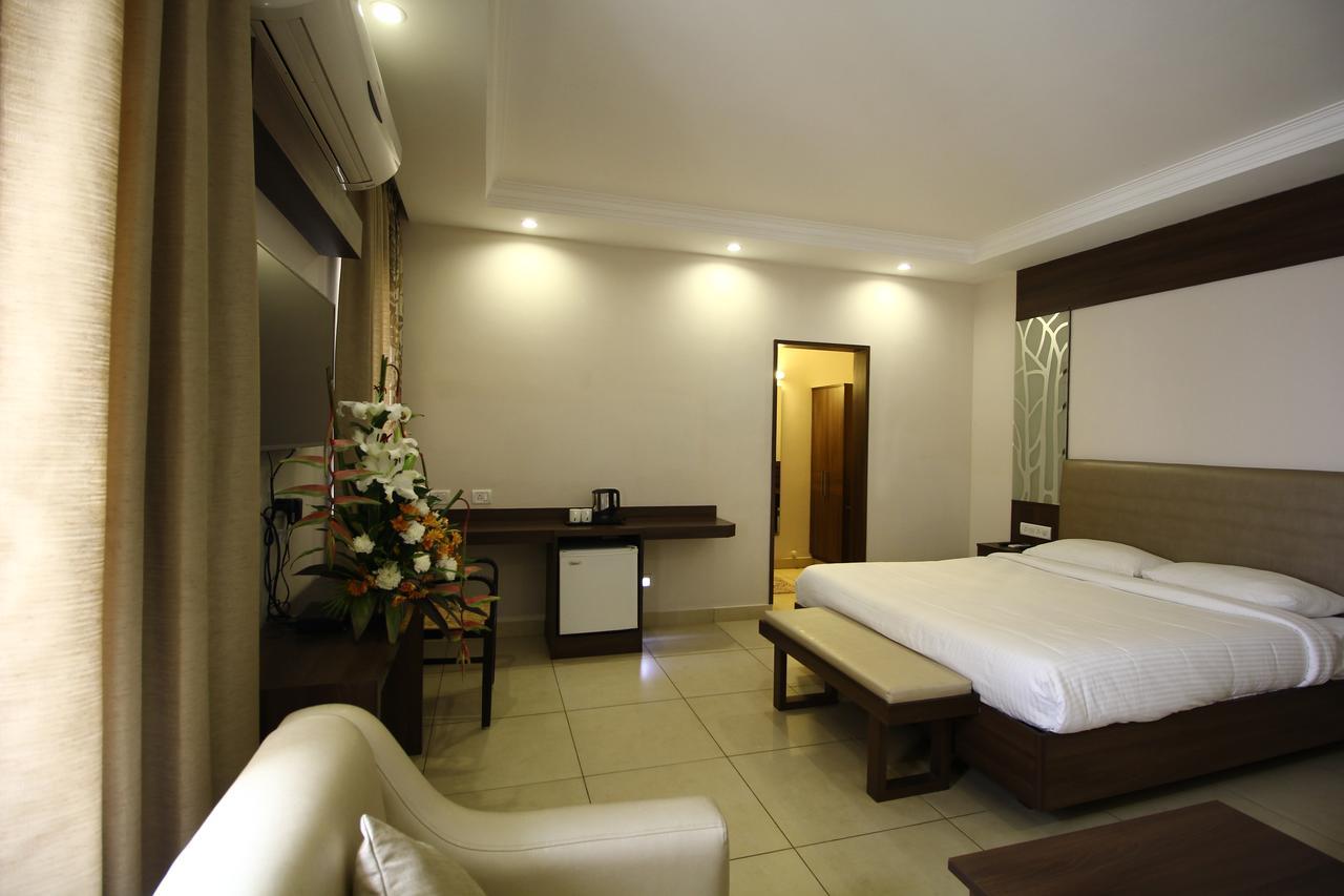 Vels Hotel Puducherry Exterior foto