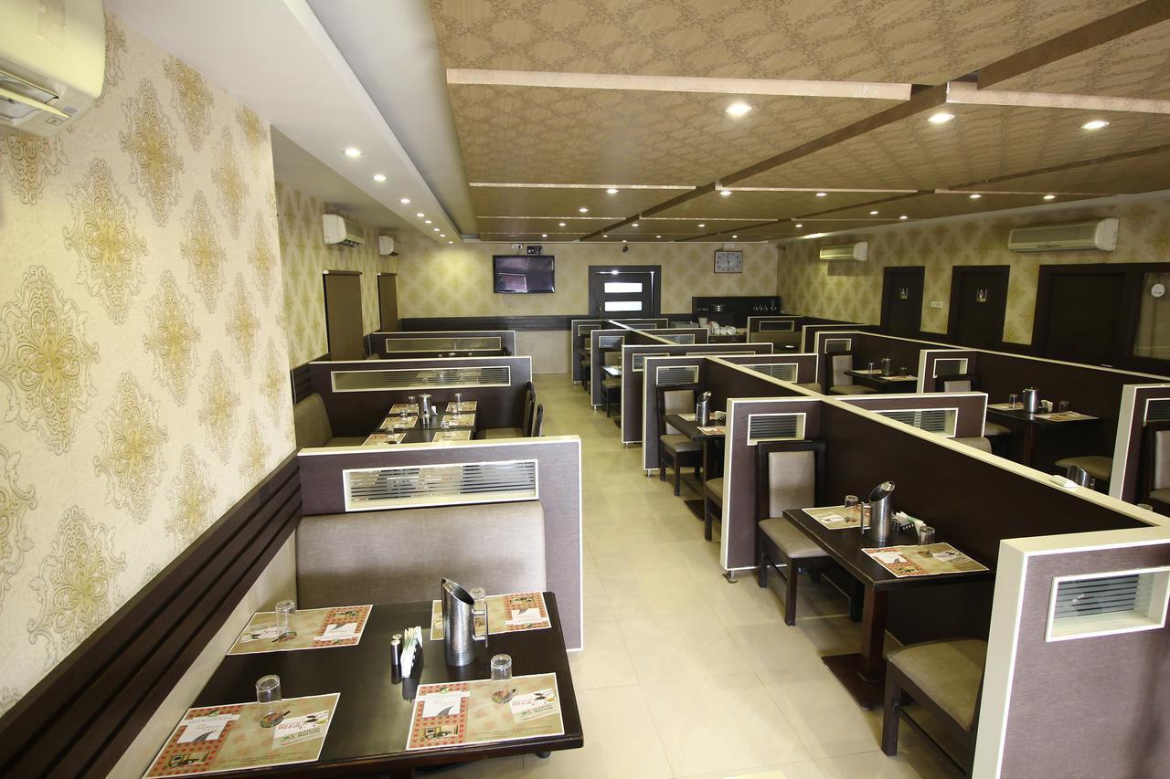 Vels Hotel Puducherry Exterior foto