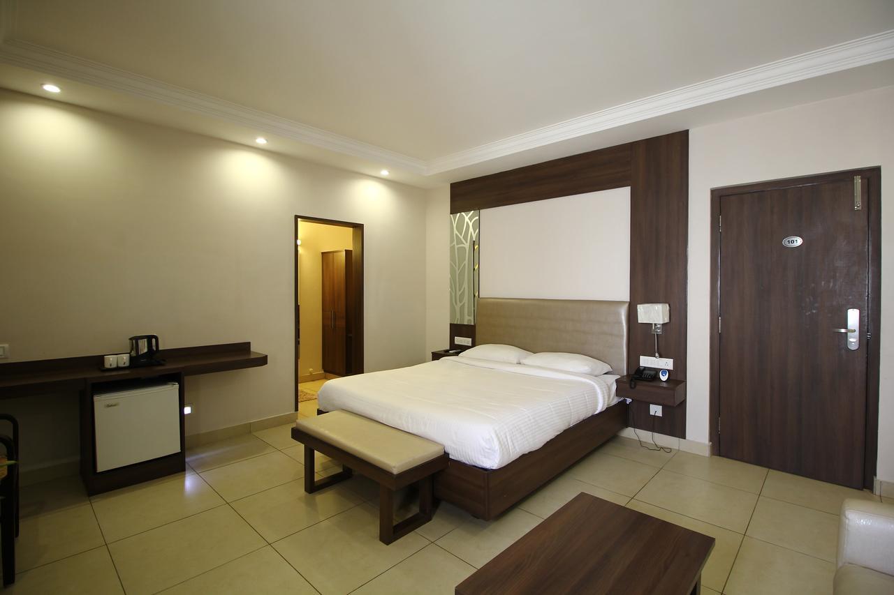 Vels Hotel Puducherry Exterior foto