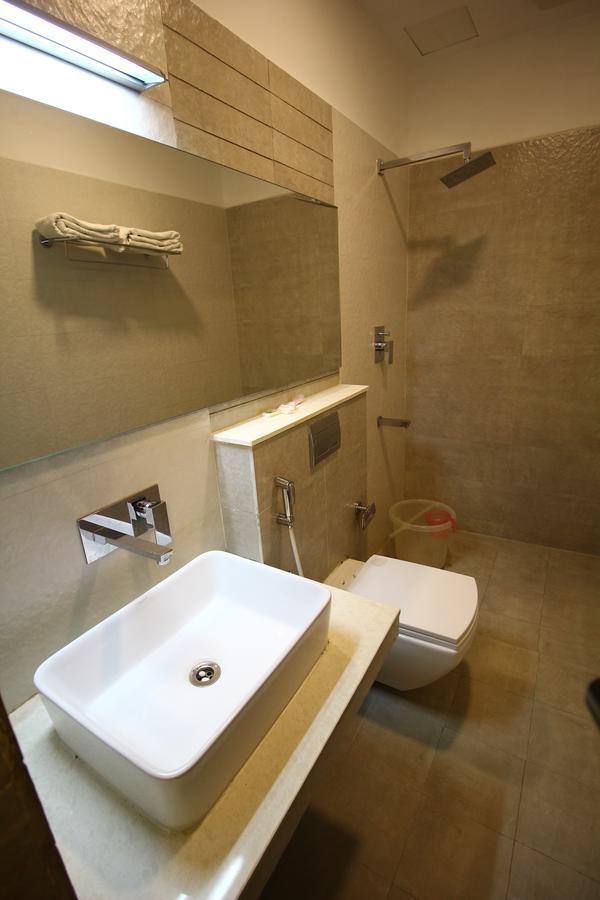 Vels Hotel Puducherry Exterior foto
