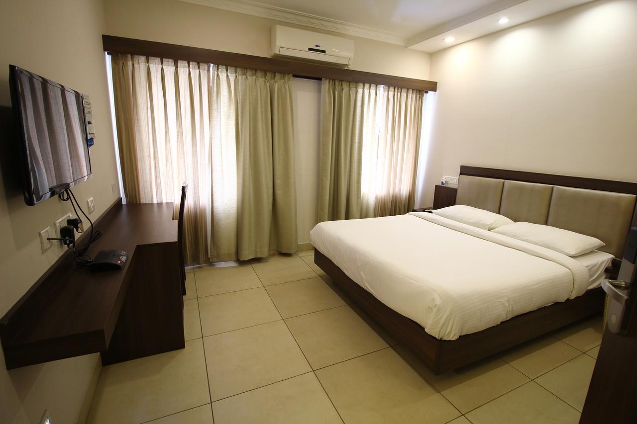 Vels Hotel Puducherry Exterior foto
