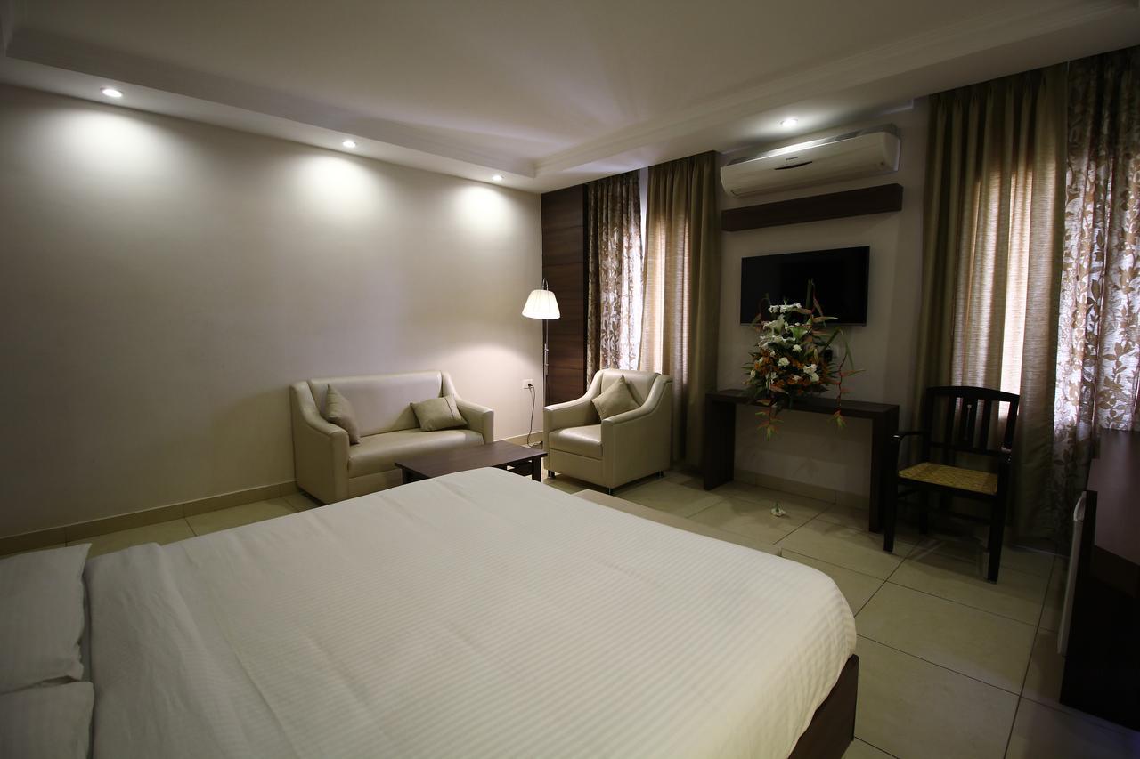 Vels Hotel Puducherry Exterior foto
