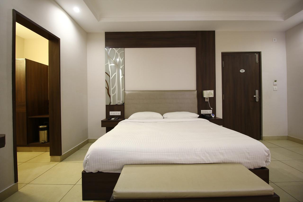 Vels Hotel Puducherry Exterior foto