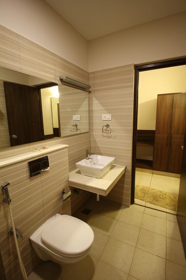 Vels Hotel Puducherry Exterior foto